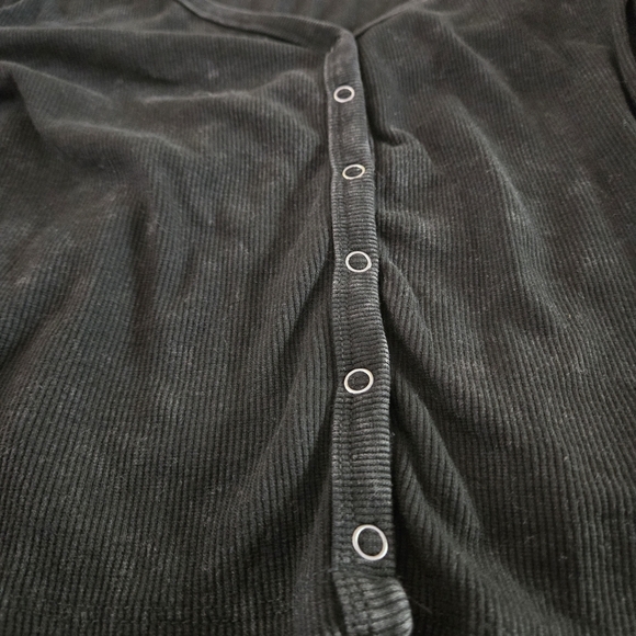 OLIVE + OAK Black Mineral Wash Crop Cardigan Snap Front Women’s L NWT - Picture 2 of 14
